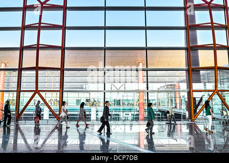 Eilige Menschen in Halle von Capital Abflughafen, Beijing Stockfoto