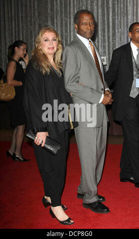 Sidney Poitier und Joanna Litauers der Erfüllung Fund "Stars Gala 2011" statt in The Beverly Hilton Hotel Beverly Hills, Kalifornien - 01.11.11 Stockfoto