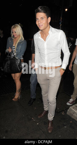 Der einzige Weg ist Essex star Joey Essex verlassen Aura Nachtclub.  London, England - 03.11.11 Stockfoto