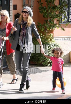 Heidi Klum Einkaufen mit ihrer Tochter Lou und Mutter Erna in Brentwood Brentwood, Kalifornien - 03.11.11 Stockfoto