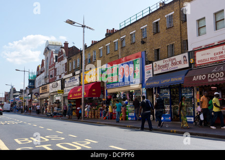 Geschäfte in Roggen Lane, Peckham, Südlondon. Stockfoto