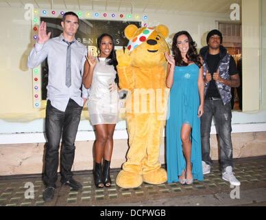 Alexandra Burke, Tamara Ecclestone, Streifenhörnchen und Kevin Pietersen feiern den Start ihrer Fashion-Sortiment für die BBC Kinder brauchen Celebrity Style bei Debenhams London, England - 09.11.11 Challenge Stockfoto