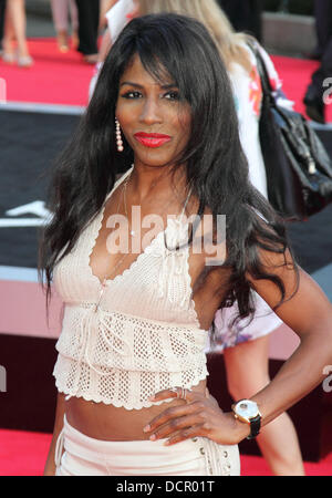 London, UK. 20. August 2013. Sinitta bei der Weltpremiere von "eine Richtung ist uns an das Reich, Leicester Square, London - 20. August 2013 Foto von Keith Mayhew © KEITH MAYHEW/Alamy Live-Nachrichten Stockfoto