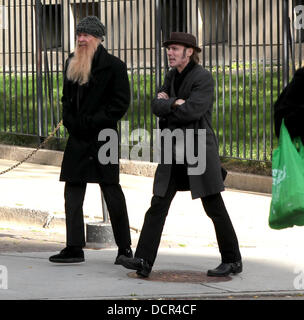 Billy Gibbons unterwegs in Manhattan New York City, USA - 11.11.11 Stockfoto