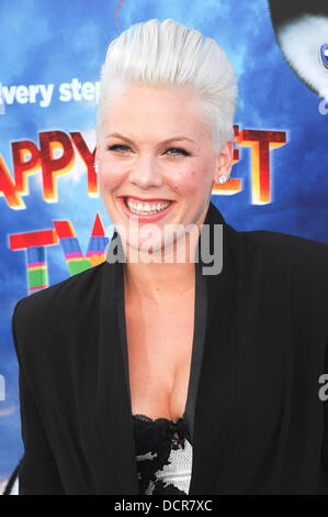 Alecia Moore Alias Pink bei Warner Bros. Weltpremiere von "Glückliche Füße zwei" bei Graumans Chinese Theatre. Hollywood, Kalifornien - 13.11.11 Stockfoto