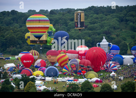 Bristol International Balloon Fiesta 2013 zeigt die Masse Aufstieg und die Landung von mehr als 100 Ballons bei dieser jährlichen Veranstaltung. eine UK Stockfoto