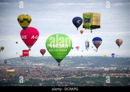 Bristol International Balloon Fiesta 2013 zeigt die Masse Aufstieg und die Landung von mehr als 100 Ballons bei dieser jährlichen Veranstaltung. eine UK Stockfoto