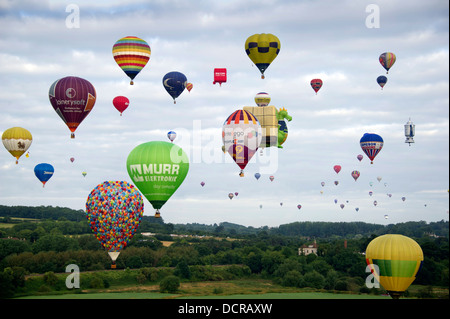 Bristol International Balloon Fiesta 2013 zeigt die Masse Aufstieg und die Landung von mehr als 100 Ballons bei dieser jährlichen Veranstaltung. eine UK Stockfoto