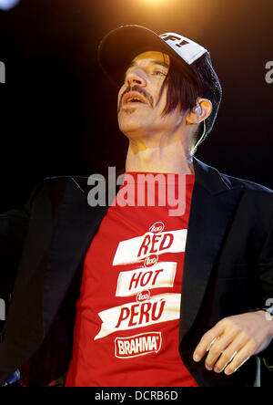 Anthony Keidis von den Red Hot Chilli Peppers in Manchester MEN Arena durchführen. Manchester, England - 14.11.11 Stockfoto