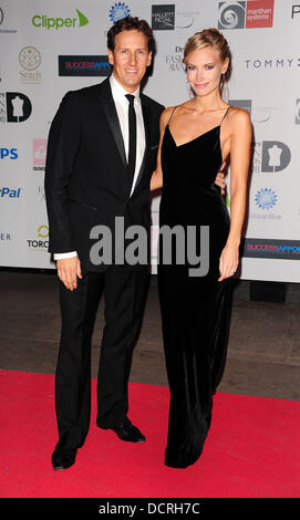 Brendon Cole und Zoe Hobbs Teilnahme an der Tuchmacher Fashion Awards 2011 im Grosvenor House Hotel, London, England - 16.11.11 Stockfoto