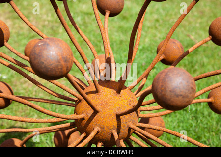 Skulptur und Sackler-Schutzhütte Weinberg Oxfordshire im Mai 2013 17n Stockfoto