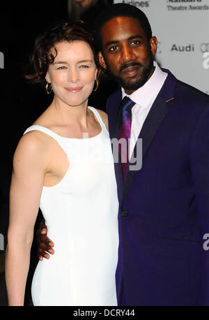 Olivia Williams & Rhashan Stein vergibt das 57. Abend-Standard-Theater im Savoy Hotel - Ankunft London, England - 20.11.11 Stockfoto