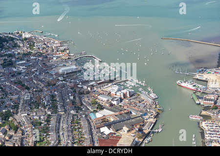 Luftaufnahme des Hafens von Cowes Stockfoto