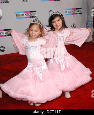 Sophia Grace Brownlee, Rosie Brownlie 2011 American Music Awards auf dem Nokia Theatre L.A. Live - Ankünfte statt. Los Angeles, Kalifornien - 20.11.11 Stockfoto