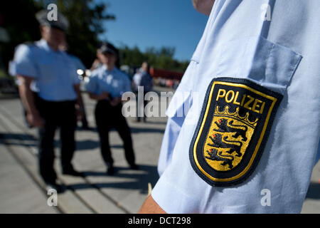 Das Abzeichen der Polizei Baden-Württemberg ist auf ein Hemd Ärmel an Autobahnraststätte Sindelfinger Wald an der Autobahn A8 in der Nähe von Sindelfingen, Deutschland, 21. August 2013 gesehen. Foto: Marijan Murat Stockfoto