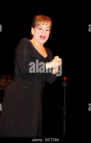 Patti LuPone Broadway Premiere von "Ein Abend mit Patti LuPone und Mandy Patinkin" Ethel Barrymore Theatre, Vorhang.  New York City, USA - 21.11.11 Stockfoto