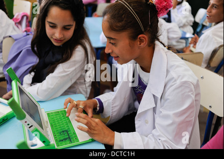 URUGUAY-Montevideo, OLPC One Laptop per Child-Projekt ist auf allen öffentlichen Schulen für alle Kinder unter Plan Ceibal, Kinder im Klassenzimmer implementiert Stockfoto