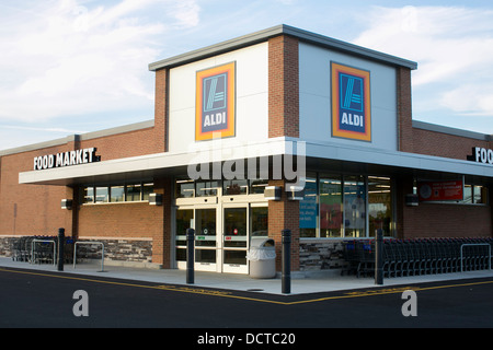 Ein Lebensmittelgeschäft ist Aldi Rabatt. Stockfoto