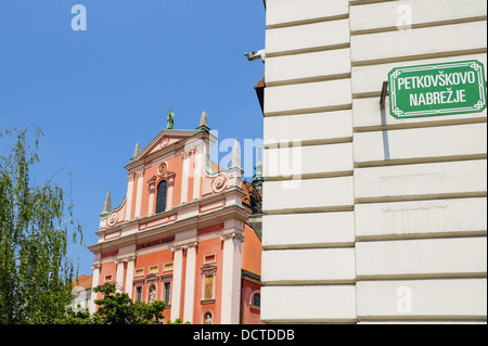 Ljubljana, Franziskanerkirche, Mariä Verkündigungskirche Cerkev Marijinega Oznanjenja, Drachenbrücke, Drei Brücken, Slowenien Stockfoto