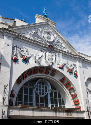 Falmouth eine Küstenstadt in Cornwall England UK St Georges Arcade Stockfoto