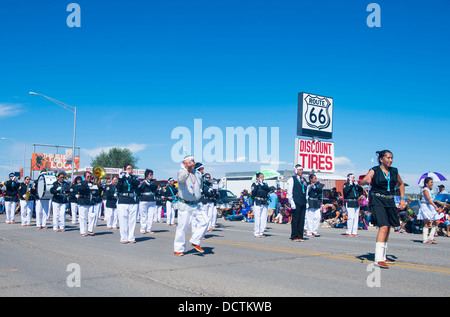 Indianer mit Tracht beteiligt sich bei der 92 jährlichen Inter-tribal feierlichen Parade in Gallup New-Mexico Stockfoto