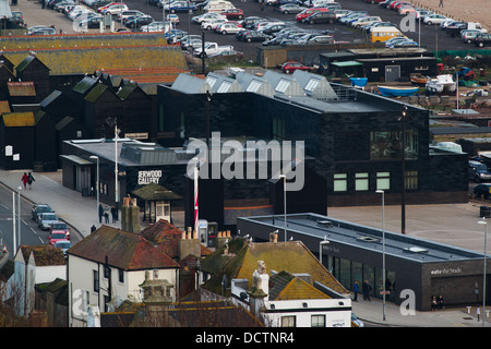 Eine Luftaufnahme des Jerwood Galerie und Umgebung in Hastings Altstadt einschließlich net Hütten der Fischer Stockfoto