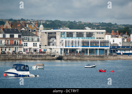 Bauunternehmens Theater, Gesamtansicht in Swanage - Dorset. Wie vom Pier zurück über die Bucht zu sehen. Stockfoto