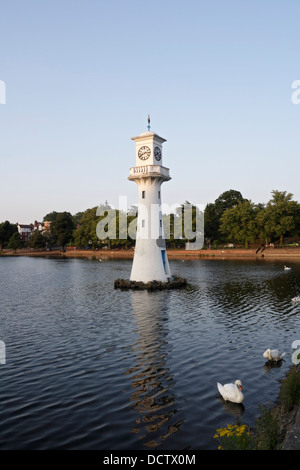 Scott Memorial Leuchtturm im Roath Park Lake Cardiff Wales Stockfoto