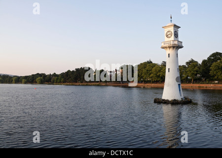 Scott Memorial Leuchtturm im Roath Park Lake Cardiff Wales Stockfoto