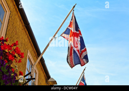 Union Jack, Nationalflagge des Vereinigten Königreichs, gesehen auf ein Haus in Ely, Cambridgeshire, England Stockfoto