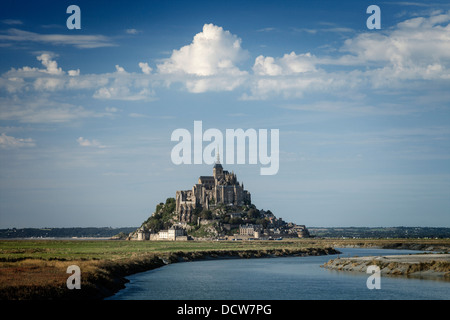 Mont St Michel, Normandie, Frankreich. Abtei aus dem 11. Jahrhundert wurde von den italienischen William de Volpiano entworfen und ist getrennt... Stockfoto
