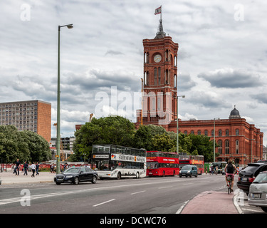 Rotes Rathaus, Rotes Rathaus beherbergt Büros des Bürgermeisters und des Senats des Landes Berlin, historisches Gebäude aus dem Red Klinker Brick in der Rathausstraße, Mitte, Berlin Stockfoto