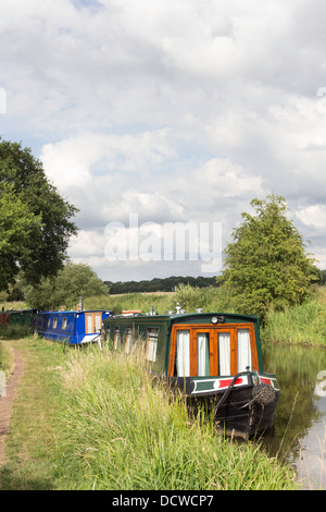 Kreuzfahrt auf der Stratford-upon-Avon Canal bei Wootton Wawen, Warwickshire, England, UK Stockfoto