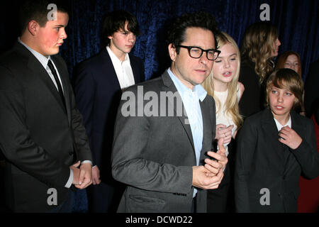 Riley Griffiths, Joel Courtney, Regisseur j.j. Abrams, Elle Fanning und Ryan Lee Super 8 Blueray und DVD-Debüt und Screening statt an der Academy of Motion Picture Arts und Sciences Los Angeles, Kalifornien - 22.11.11 Stockfoto