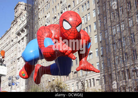 Spider-Man der 85. Macy's Thanksgiving Day Parade.  New York City, USA - 24.11.11 Stockfoto