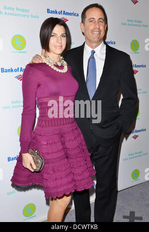 Jessica Seinfeld und Jerry Seinfeld Kinderwagen 10. Jubiläums-Gala an der Avery Fisher Hall, Lincoln Center New York City, USA - 05.12.11 Stockfoto