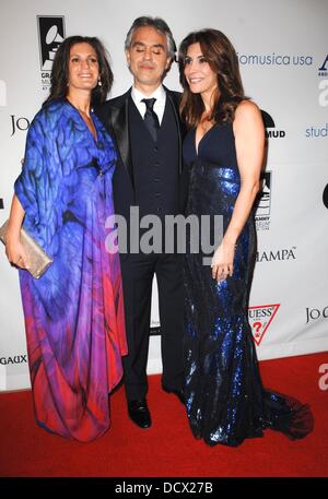 Veronica Berti, Andrea Bocelli, Jo Champa Andrea Bocelli startet der Andrea Bocelli Foundation Gala im Beverly Hilton Hotel Los Angeles, Kalifornien - 09.12.11 Stockfoto