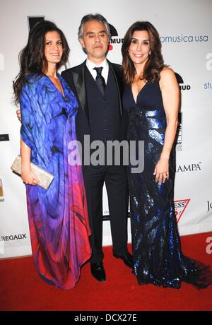 Veronica Berti, Andrea Bocelli, Jo Champa Andrea Bocelli startet der Andrea Bocelli Foundation Gala im Beverly Hilton Hotel Los Angeles, Kalifornien - 09.12.11 Stockfoto