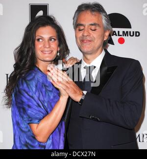 Veronica Berti, Andrea Bocelli Andrea Bocelli startet der Andrea Bocelli Foundation Gala im Beverly Hilton Hotel Los Angeles, Kalifornien - 09.12.11 Stockfoto