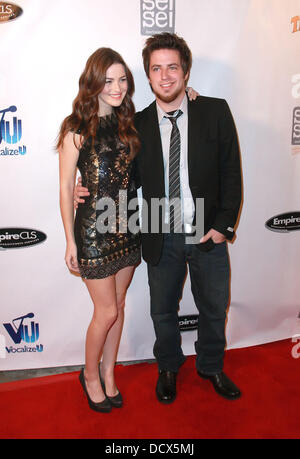 Lee DeWyze und Verlobte Jonna Walsh VocalizeU.com Launch Party im Rolling Stone Lounge Hollywood, Kalifornien - 10.12.11 Stockfoto