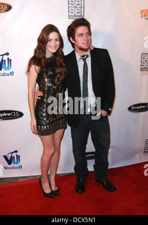 Lee DeWyze und Verlobte Jonna Walsh VocalizeU.com Launch Party im Rolling Stone Lounge Hollywood, Kalifornien - 10.12.11 Stockfoto