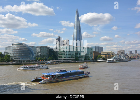 Themse an der Pool of London mit dem Shard Gebäude umfasst Luxushotel Shangri La besetzen Level 34-52 Stockfoto