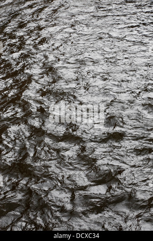 schwarze und weiße Wasser Hintergrundtextur Stockfoto