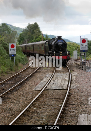 Der Jacobite Dampfzug bei Glenfinnan Schottland UK Stockfoto