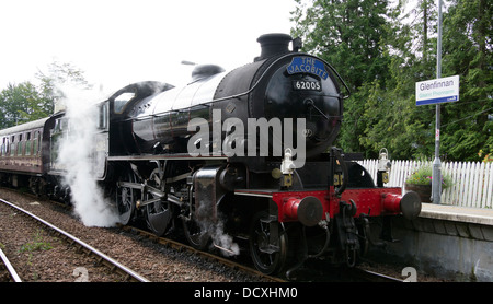 Der Jacobite Dampfzug bei Glenfinnan Schottland UK Stockfoto