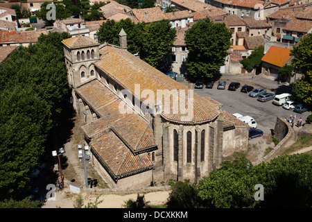 Aussicht auf die umliegende Stadt wie aus La Cite in Carcassonne im Languedoc im Süden Frankreichs gesehen. Stockfoto