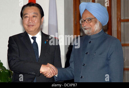 Der japanische Premierminister Yoshihiko Noda und der indische Premierminister Manmohan Singh unterzeichnen eine Vereinbarung nach Gesprächen in New Delhi Neu-Delhi, Indien - 28.12.11 Stockfoto