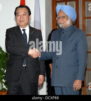 Der japanische Premierminister Yoshihiko Noda und der indische Premierminister Manmohan Singh unterzeichnen eine Vereinbarung nach Gesprächen in New Delhi Neu-Delhi, Indien - 28.12.11 Stockfoto