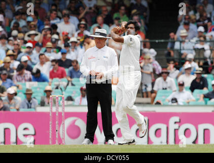 Ravichandran Ashwin Schalen während der zweiten Testspiel zwischen Australien Vs. Indien auf dem Sydney Cricket Ground - Tag 2 Sydney, Australien - 04.01.12 Stockfoto