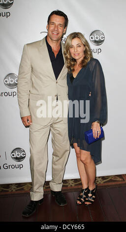 David James Elliott und Nanci Chambers Disney ABC Fernsehen Gruppe Gastgeber "TCA-Winter-Presse-Tour" statt im The Langham Huntington Hotel - Ankünfte Pasadena, Kalifornien - 10.01.12 Stockfoto
